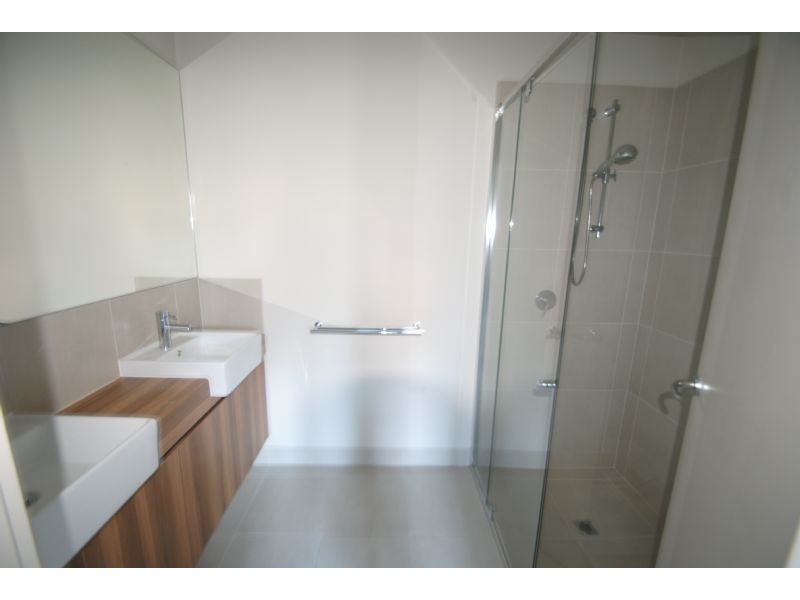 2/14 Pinewood Drive, Mount Waverley VIC 3149