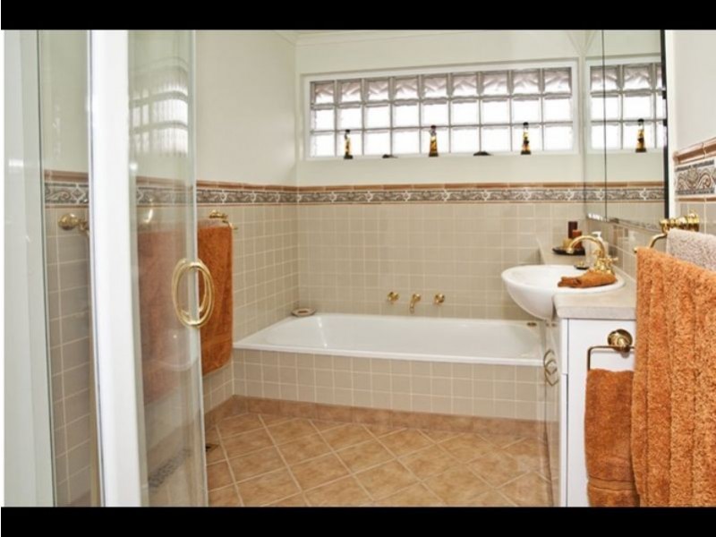 18 Gyton Avenue, Glen Waverley VIC 3150