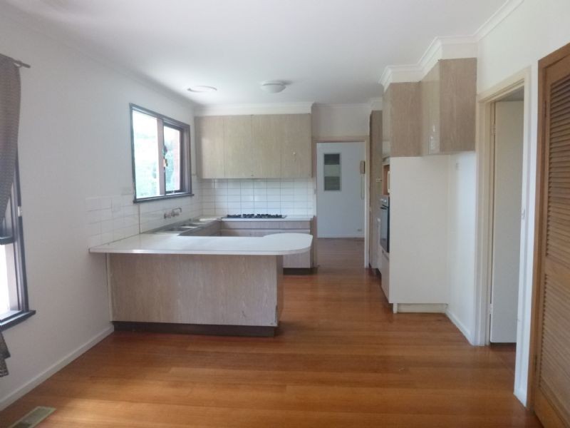 95 Hinkler Road East, Glen Waverley VIC 3150