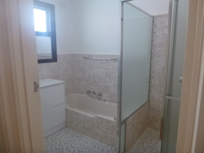 95 Hinkler Road East, Glen Waverley VIC 3150