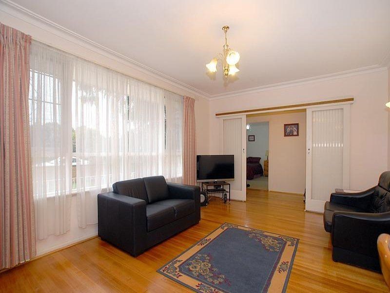 99 Watsons Road, Glen Waverley VIC 3150