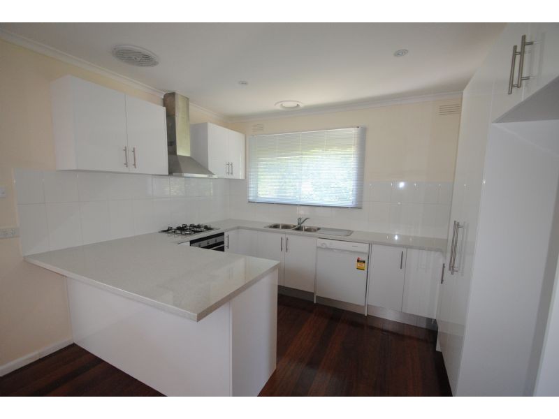 16 Whites Lane, Glen Waverley VIC 3150