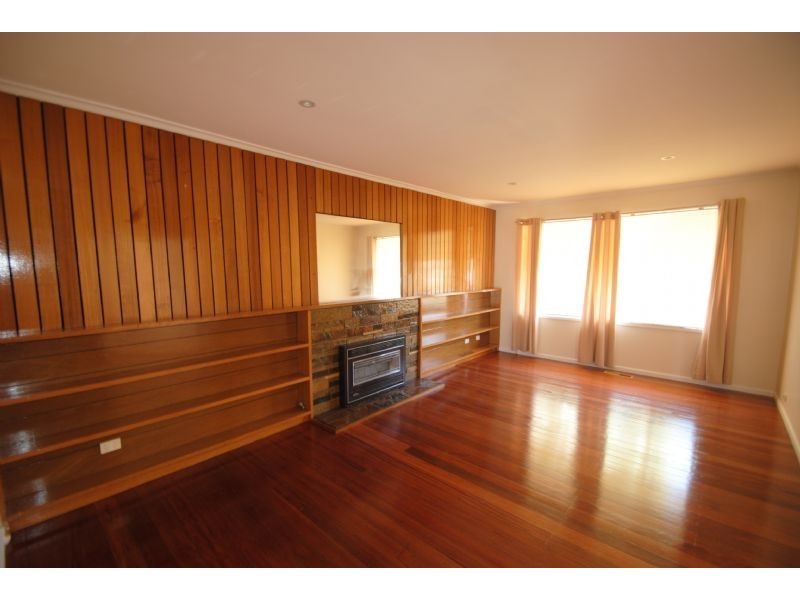 16 Whites Lane, Glen Waverley VIC 3150