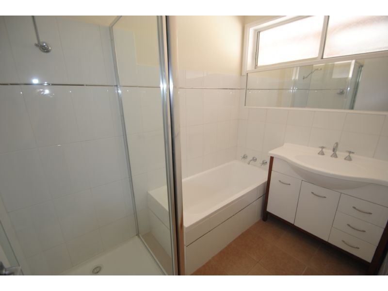 16 Whites Lane, Glen Waverley VIC 3150
