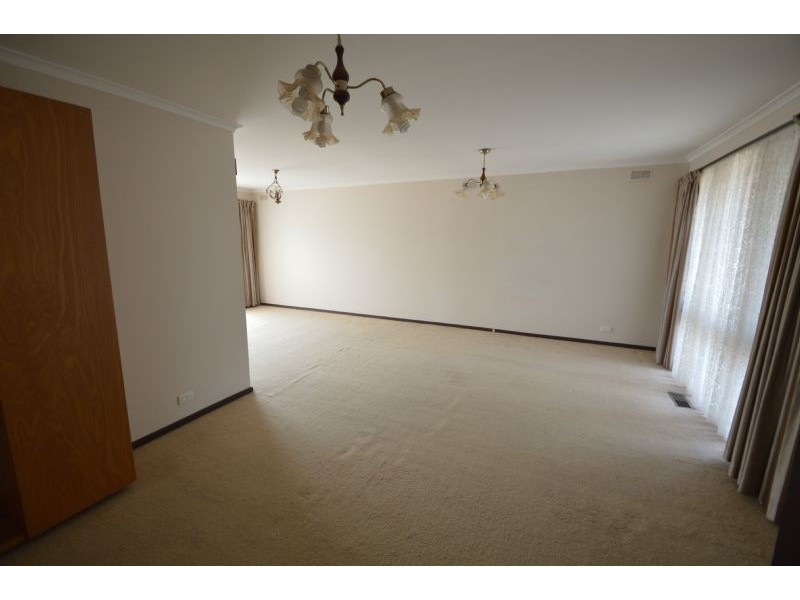 18 Garwain Parade, Glen Waverley VIC 3150