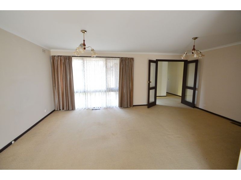 18 Garwain Parade, Glen Waverley VIC 3150