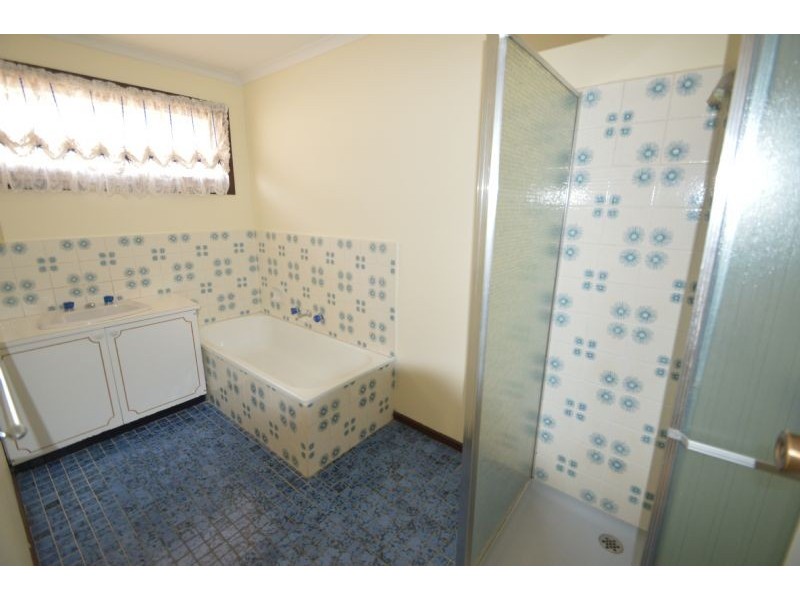 18 Garwain Parade, Glen Waverley VIC 3150