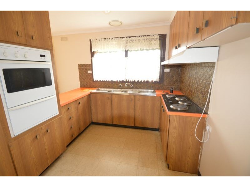 18 Garwain Parade, Glen Waverley VIC 3150