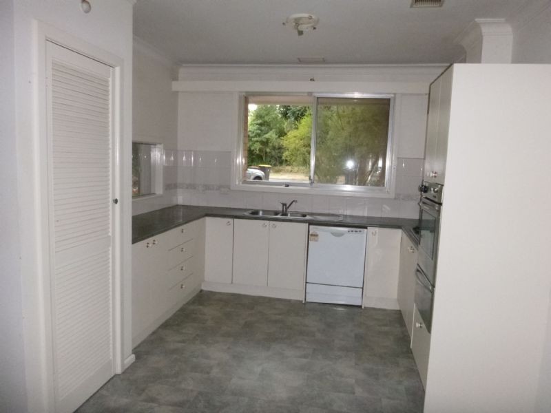 39 Packham Crescent, Glen Waverley VIC 3150