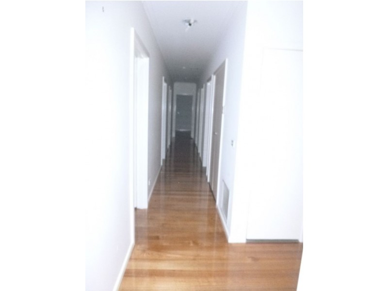 39 Packham Crescent, Glen Waverley VIC 3150