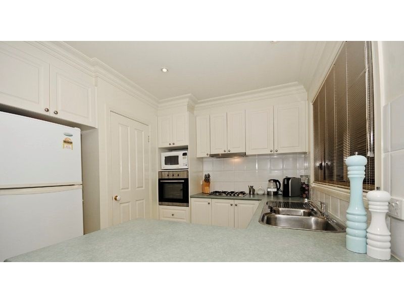 2/1387 High Street Road, Wantirna South VIC 3152