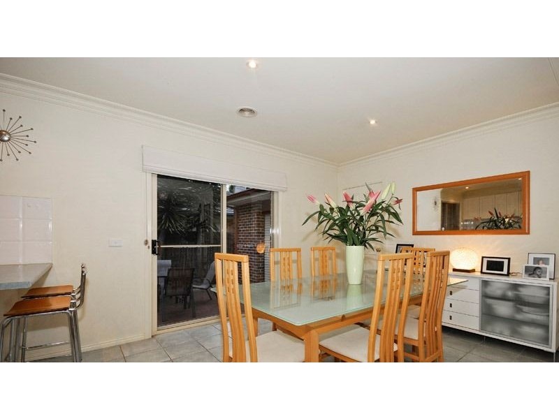 2/1387 High Street Road, Wantirna South VIC 3152