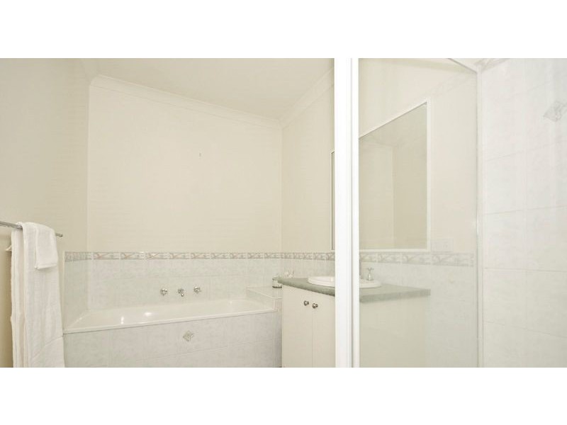 2/1387 High Street Road, Wantirna South VIC 3152