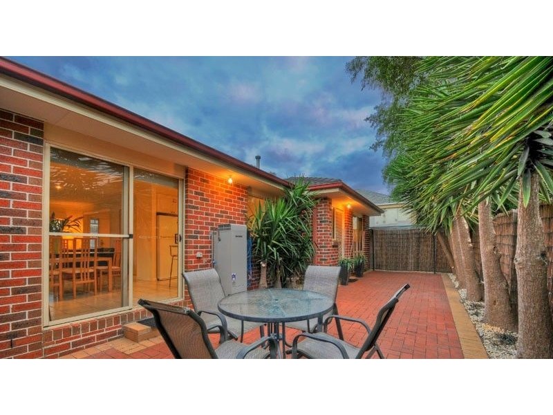 2/1387 High Street Road, Wantirna South VIC 3152