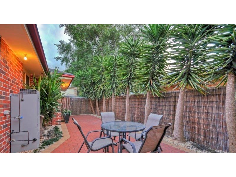 2/1387 High Street Road, Wantirna South VIC 3152