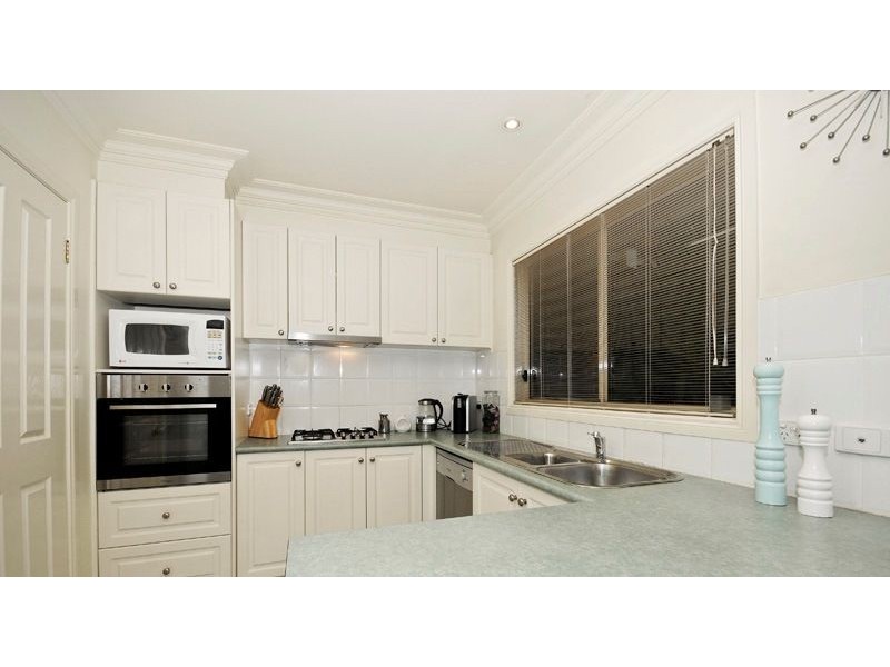 2/1387 High Street Road, Wantirna South VIC 3152