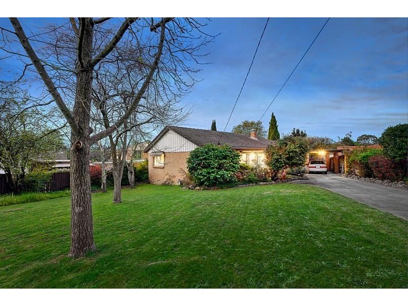 1 Hilltop Crescent, Burwood East VIC 3151