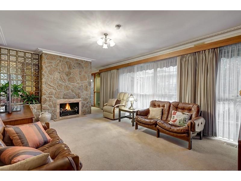 1 Hilltop Crescent, Burwood East VIC 3151