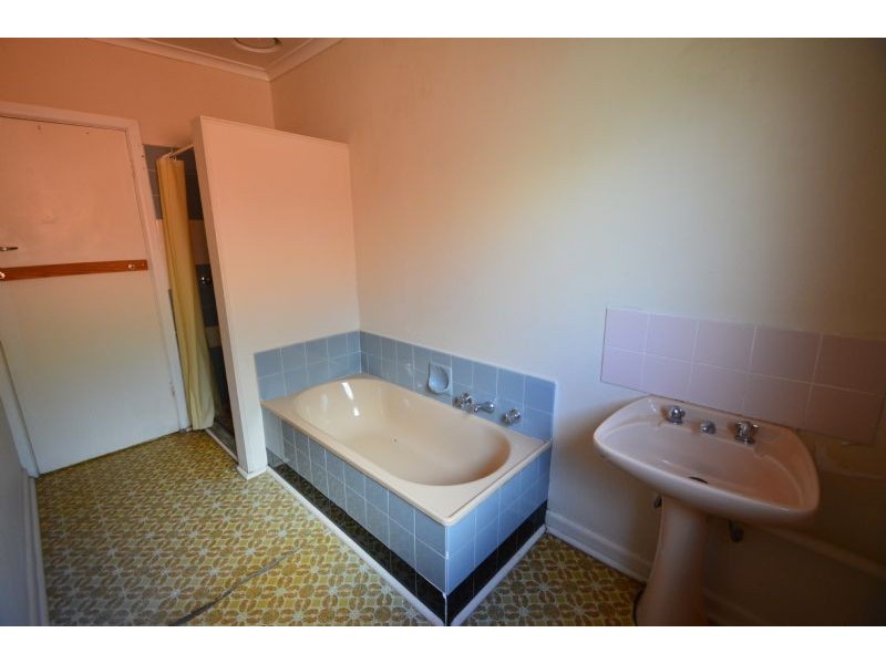 14 Davis Street, Burwood East VIC 3151