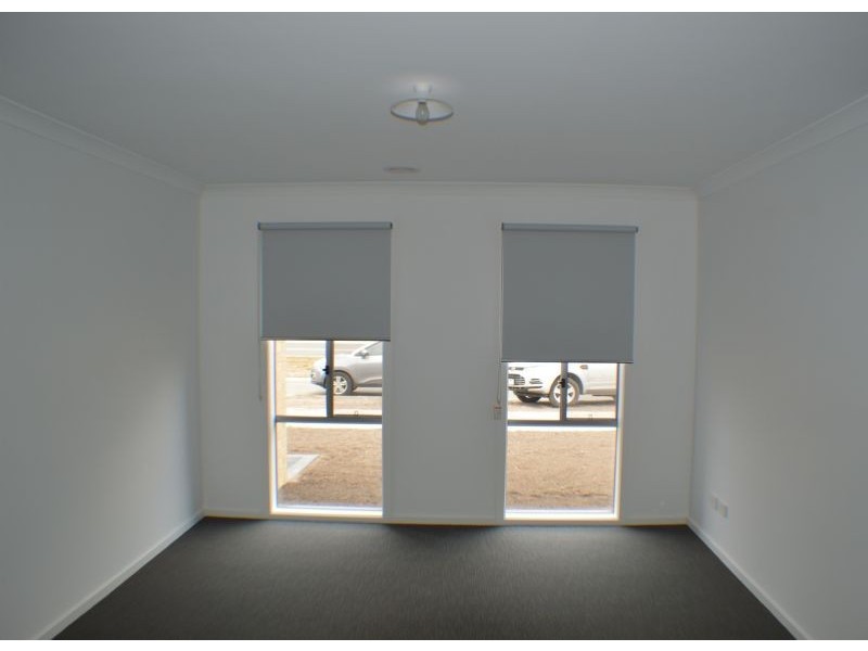 94 Linsell Boulevard, Cranbourne VIC 3977