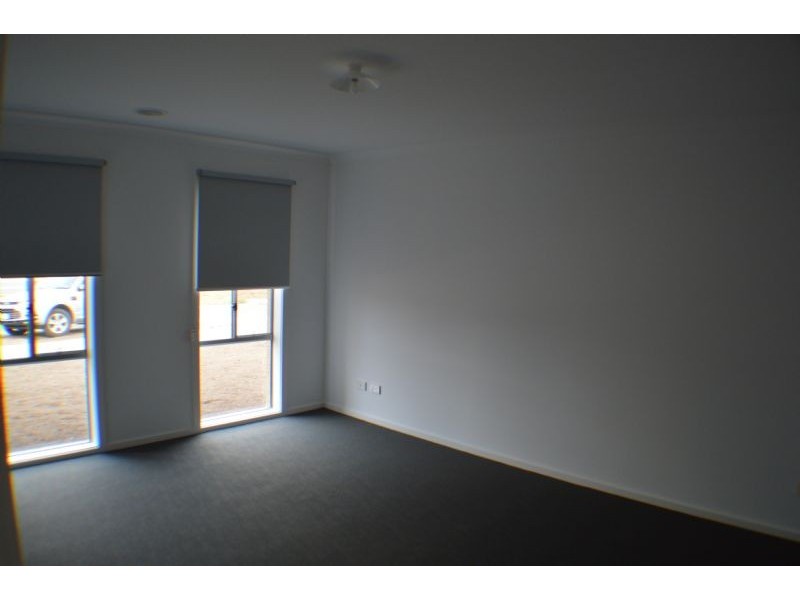 94 Linsell Boulevard, Cranbourne VIC 3977