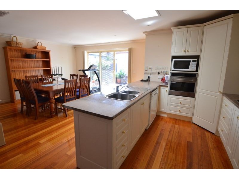 1/2 Hocking Court, Mount Waverley VIC 3149