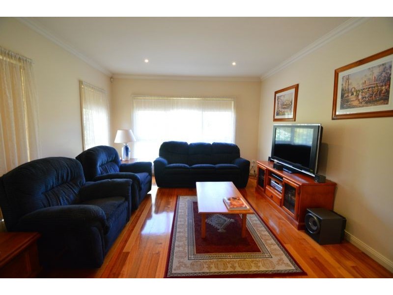 1/2 Hocking Court, Mount Waverley VIC 3149