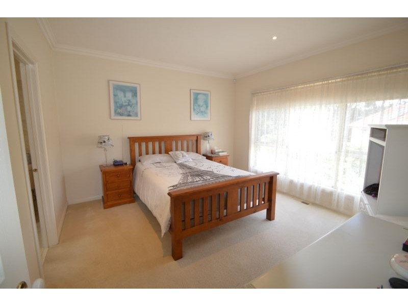 1/2 Hocking Court, Mount Waverley VIC 3149