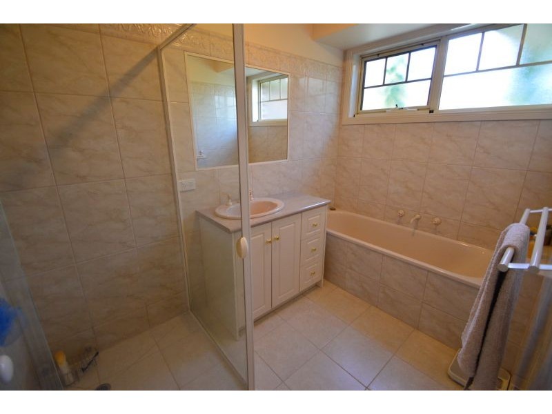 1/2 Hocking Court, Mount Waverley VIC 3149