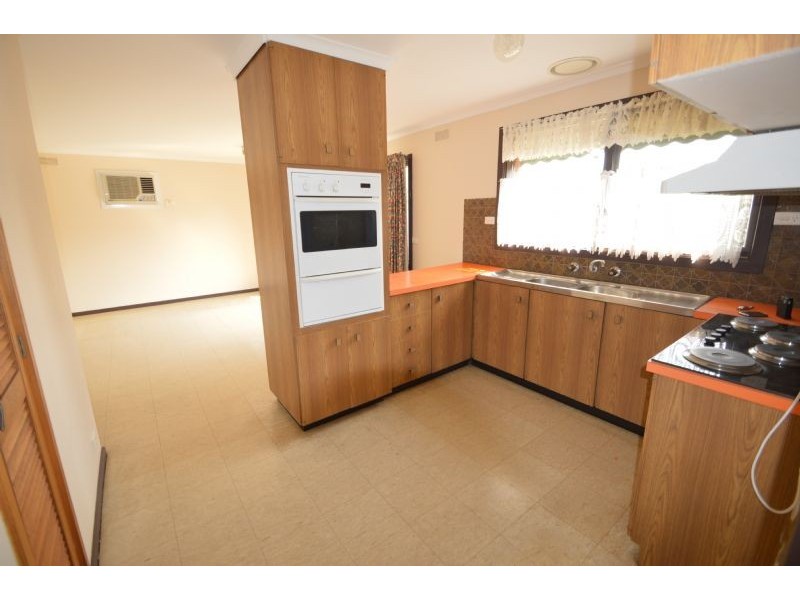 18 Garwain Parade, Glen Waverley VIC 3150