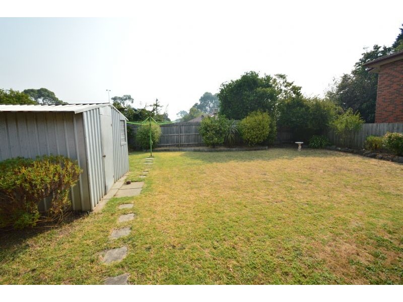 18 Garwain Parade, Glen Waverley VIC 3150