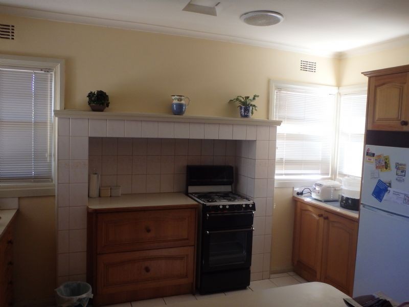 1/4 Glenmore Grove, Mount Waverley VIC 3149