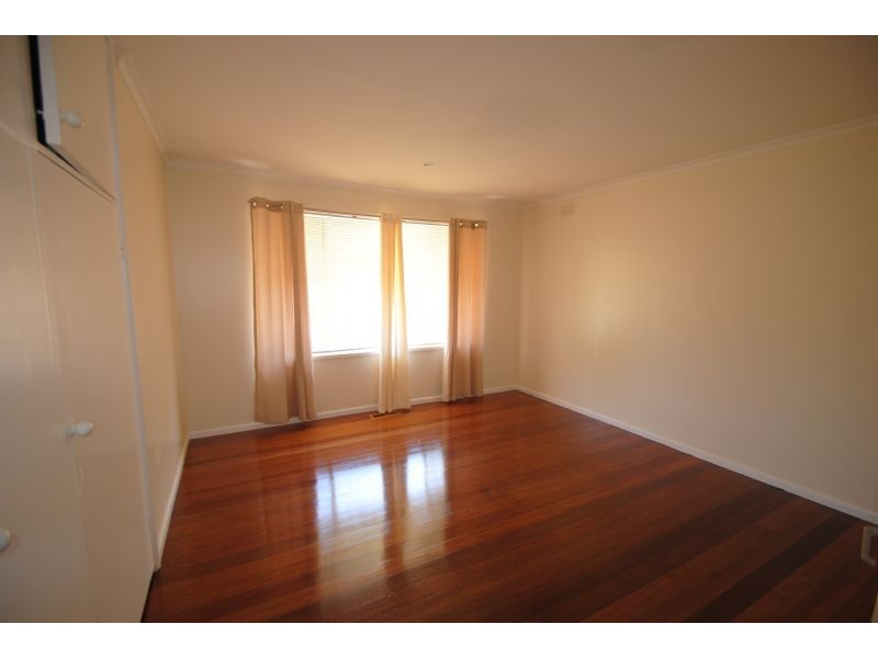 16 Whites Lane, Glen Waverley VIC 3150