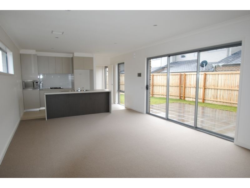 27 Bloom Avenue, Wantirna South VIC 3152