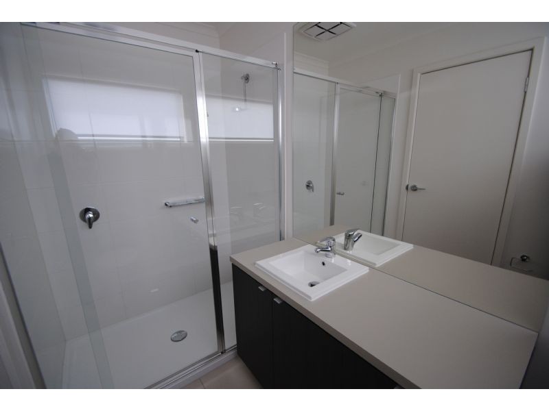 27 Bloom Avenue, Wantirna South VIC 3152