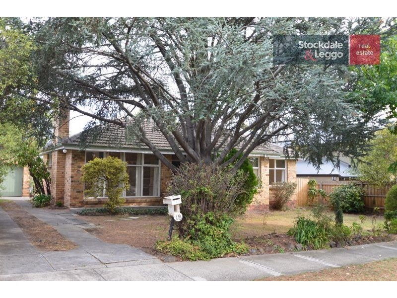 18 Roberts Street, Glen Waverley VIC 3150