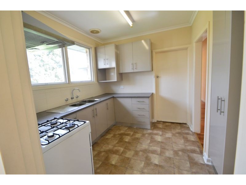 18 Roberts Street, Glen Waverley VIC 3150