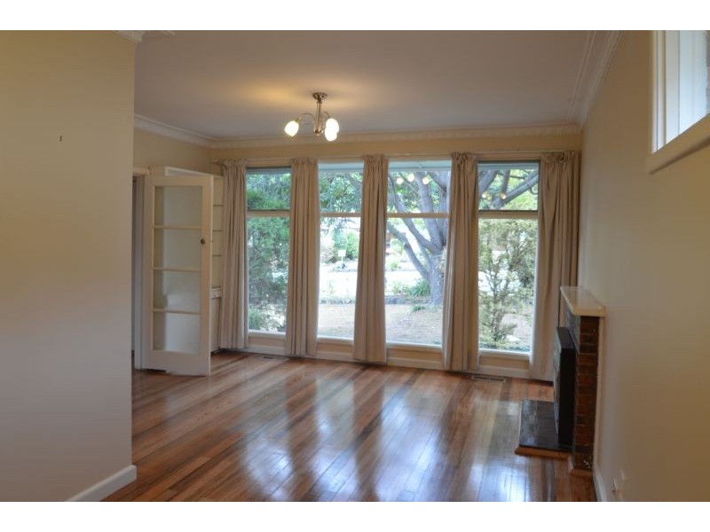18 Roberts Street, Glen Waverley VIC 3150