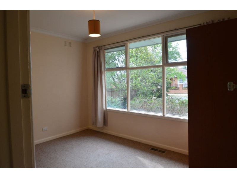 18 Roberts Street, Glen Waverley VIC 3150
