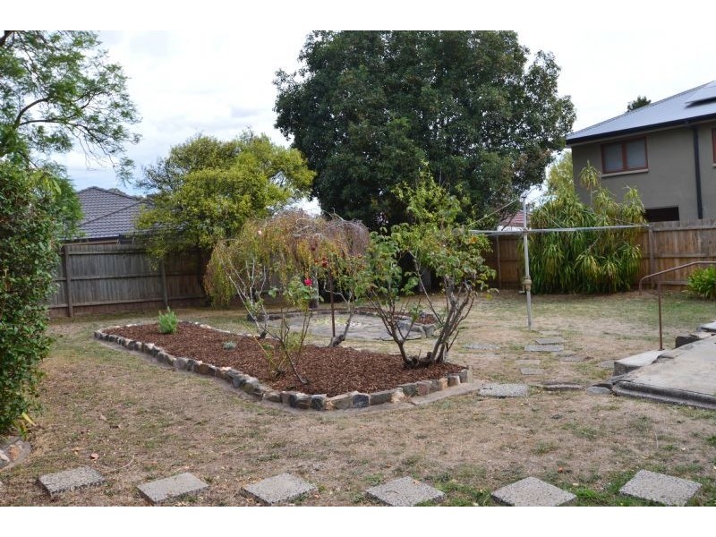 18 Roberts Street, Glen Waverley VIC 3150