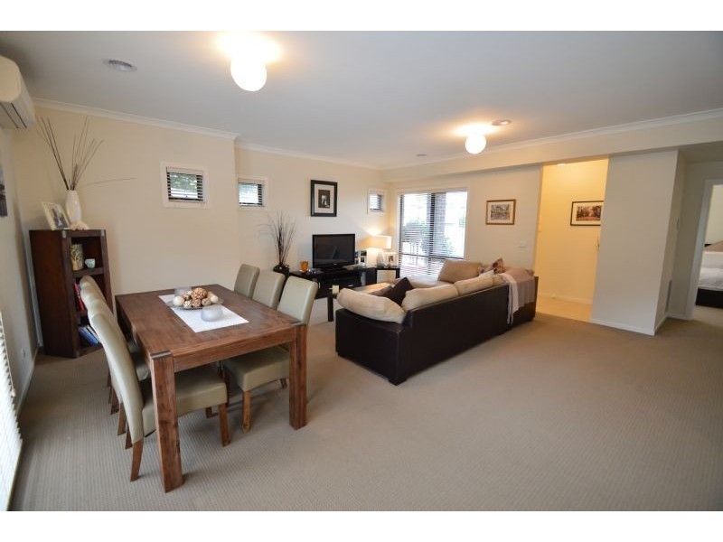 2/4 Wilkes Street, Ferntree Gully VIC 3156