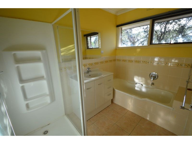 21 Paxton Drive, Glen Waverley VIC 3150