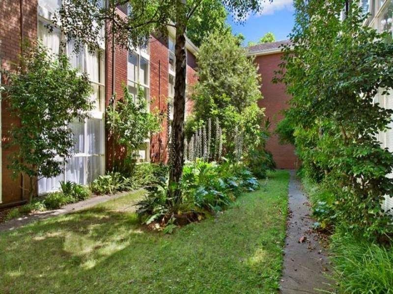 13/17-23 Mona Place, South Yarra VIC 3141