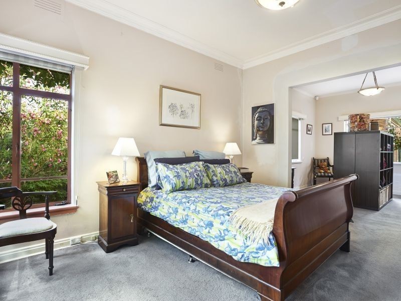 60 Relowe Crescent, Mont Albert North VIC 3129