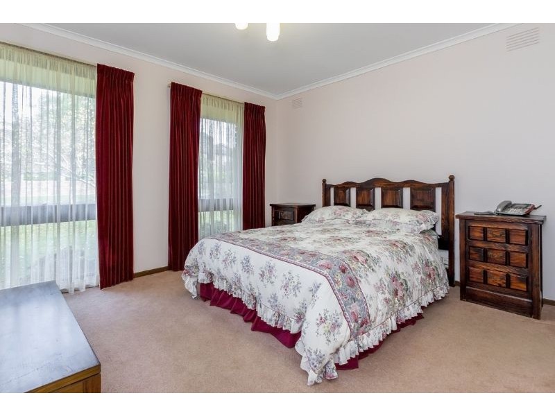 11 Henderson Court, Glen Waverley VIC 3150