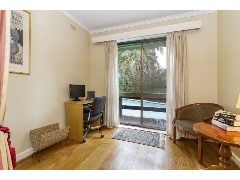 22 Coomleigh Avenue, Glen Waverley VIC 3150