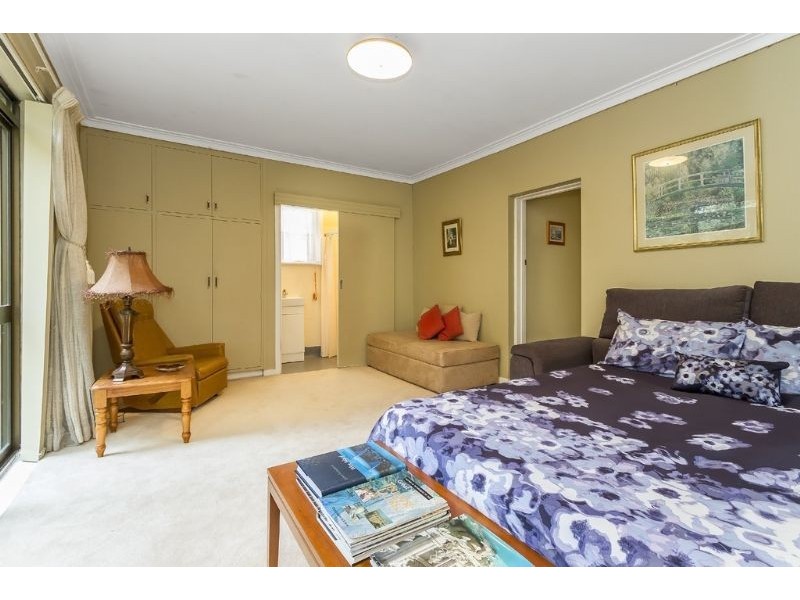22 Coomleigh Avenue, Glen Waverley VIC 3150