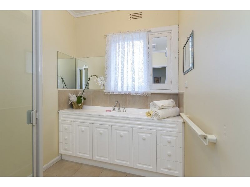 22 Coomleigh Avenue, Glen Waverley VIC 3150