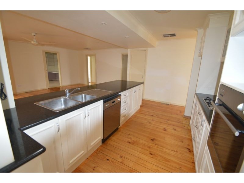 30 Hinkler Road, Glen Waverley VIC 3150