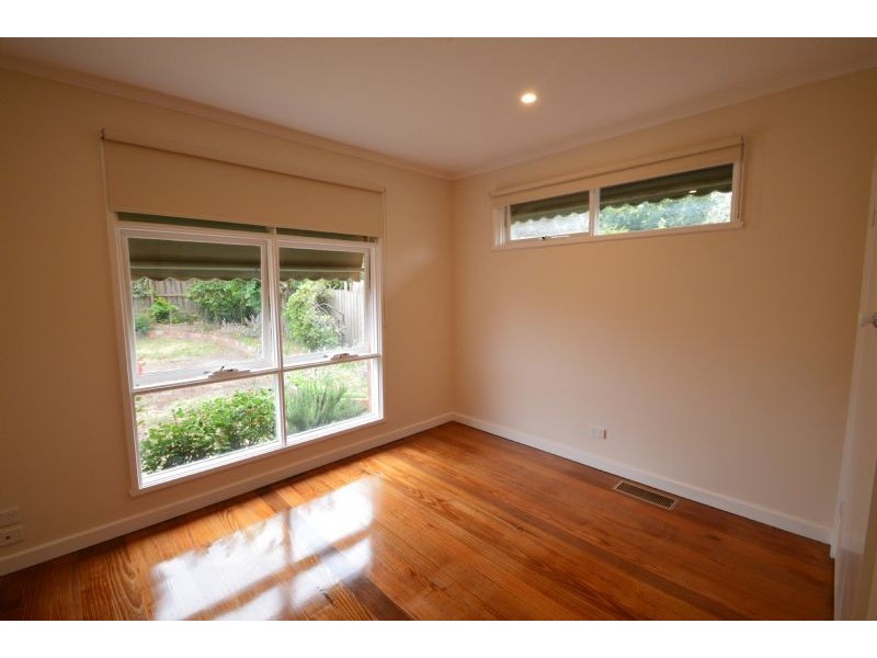 33 Amber Grove, Mount Waverley VIC 3149